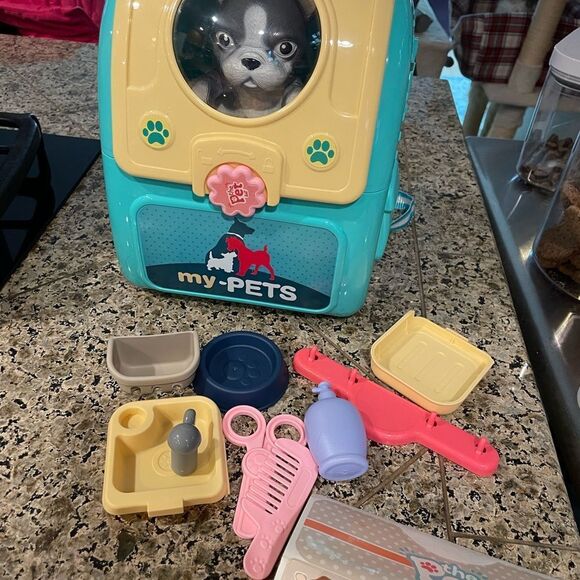 My Pets Play Vet Pet Care dog and Backpack with Accessories - Picture 8 of 14